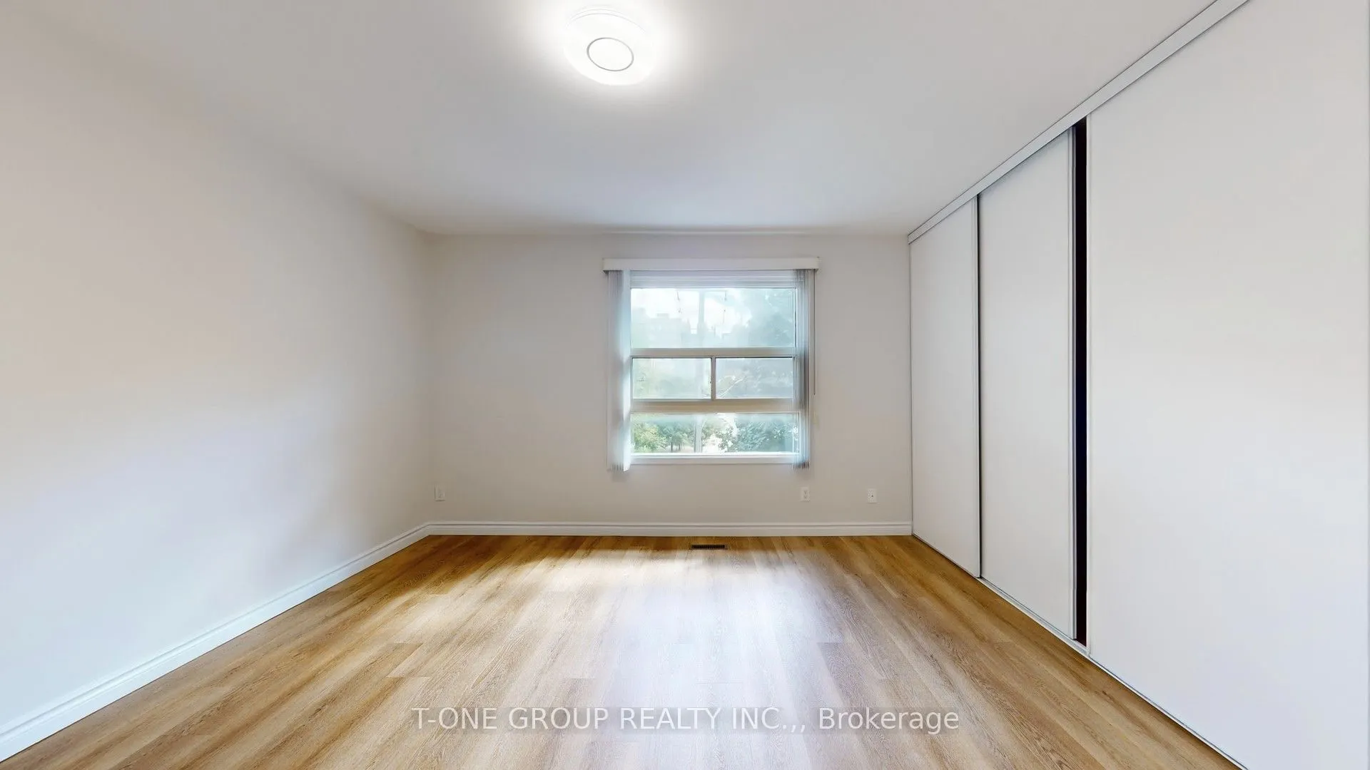 632 Adelaide Street W