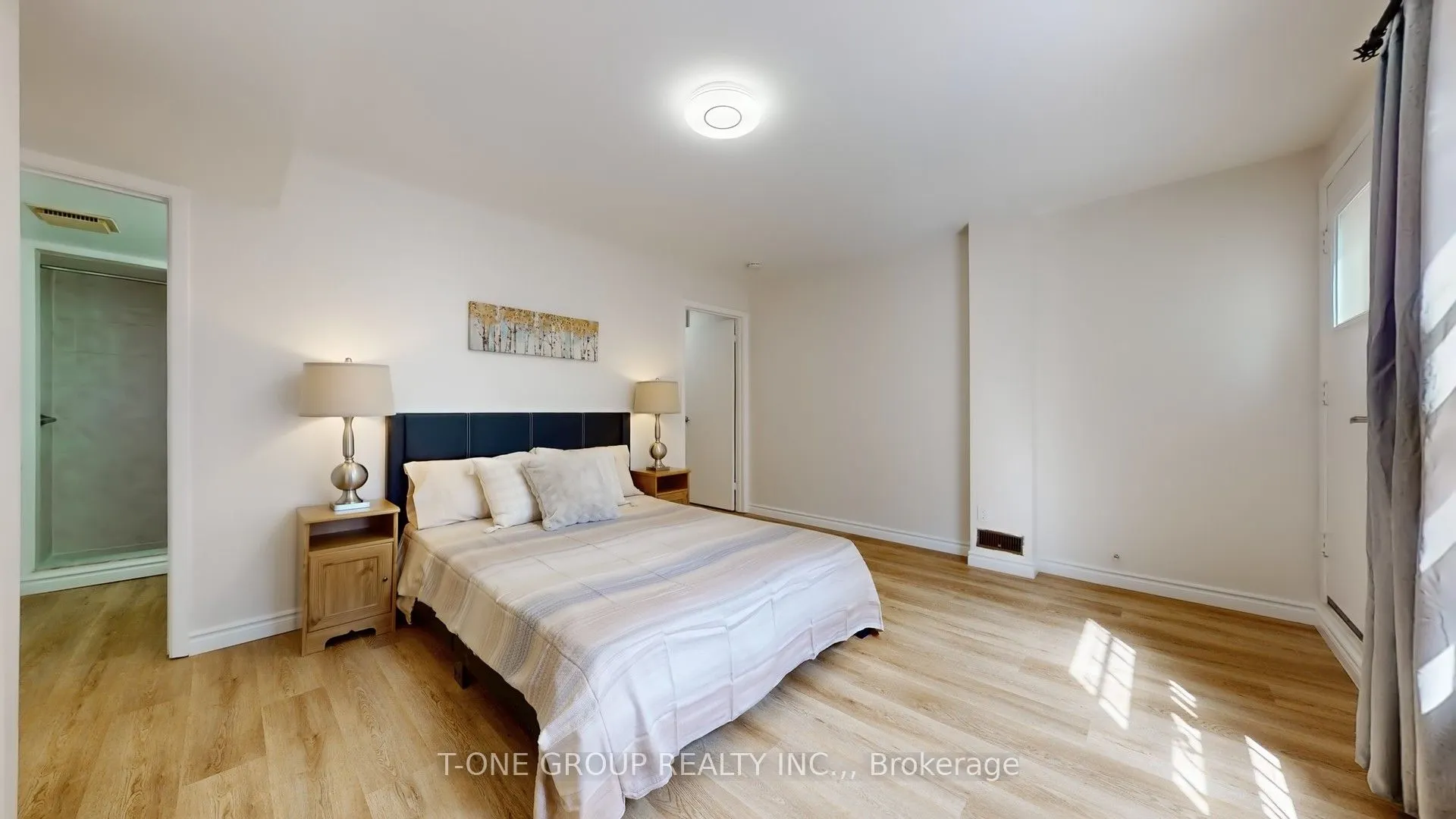 632 Adelaide Street W