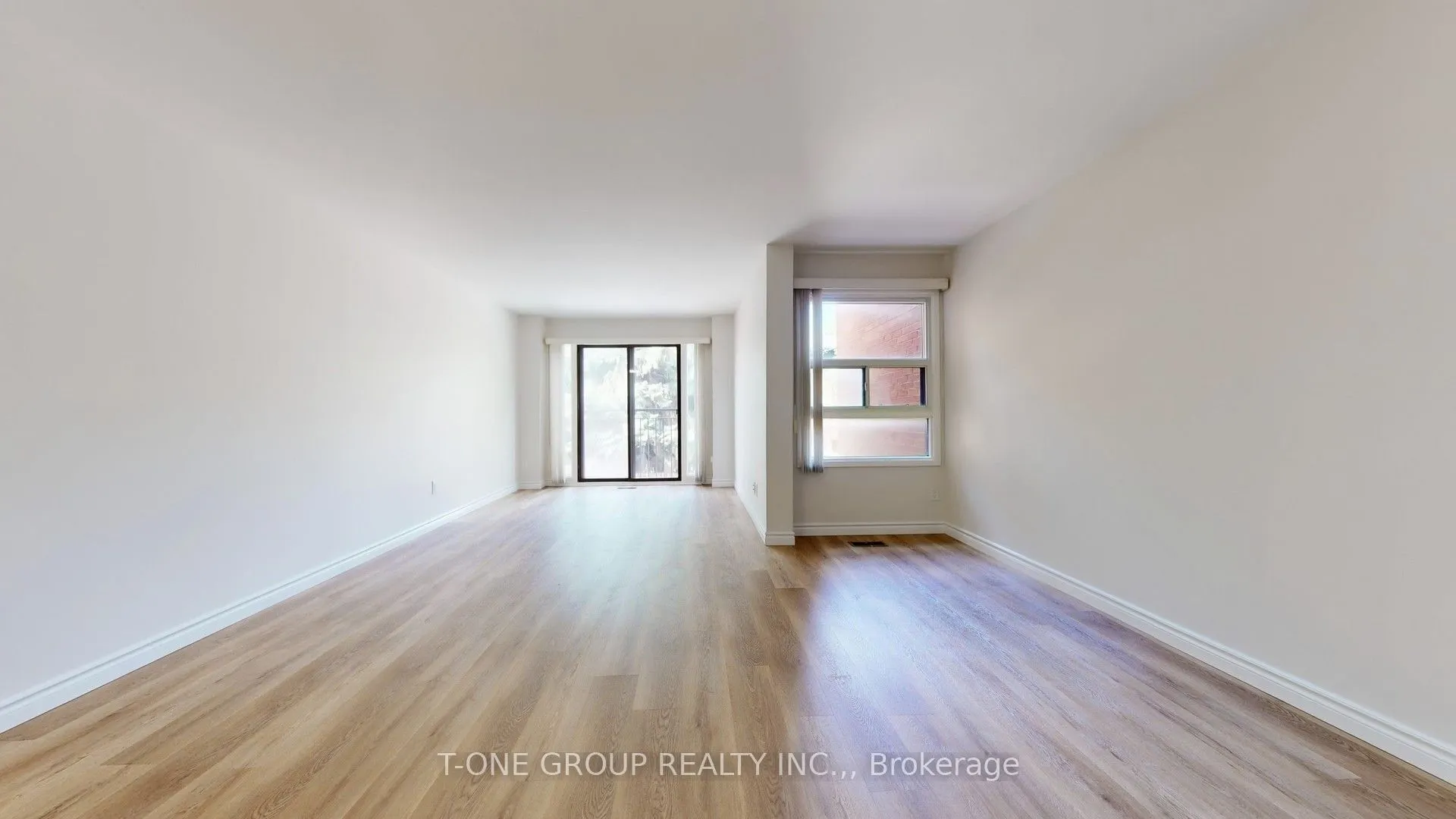 632 Adelaide Street W