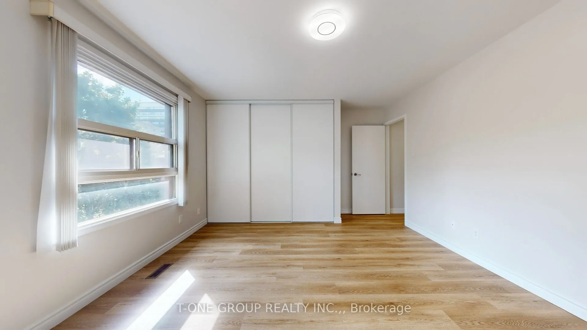 632 Adelaide Street W