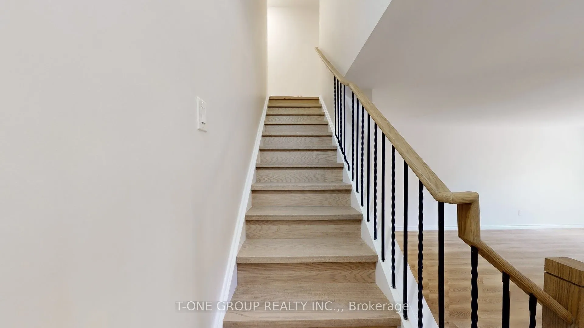 632 Adelaide Street W