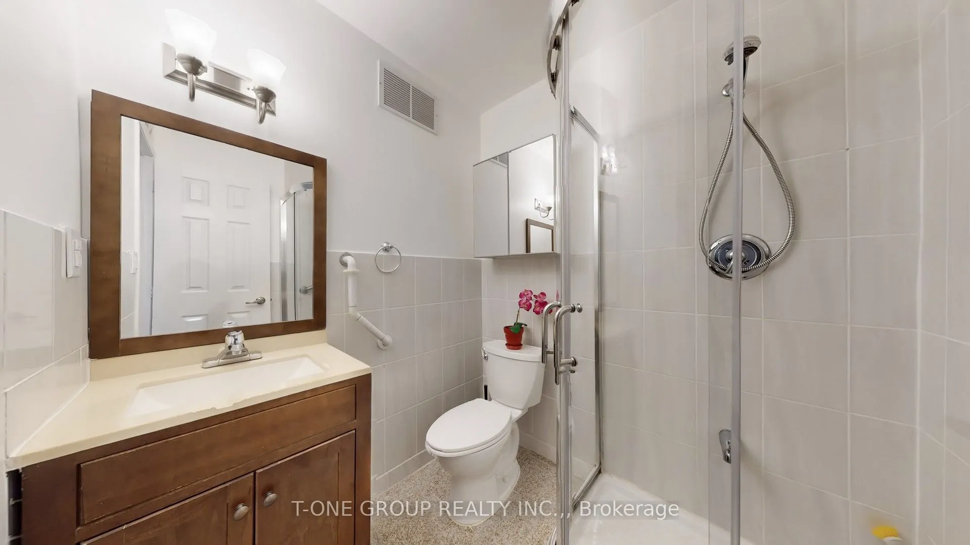 632 Adelaide Street W