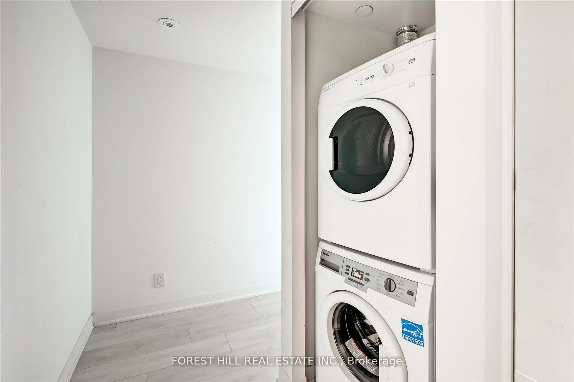 88 HARBOUR Street, #1004