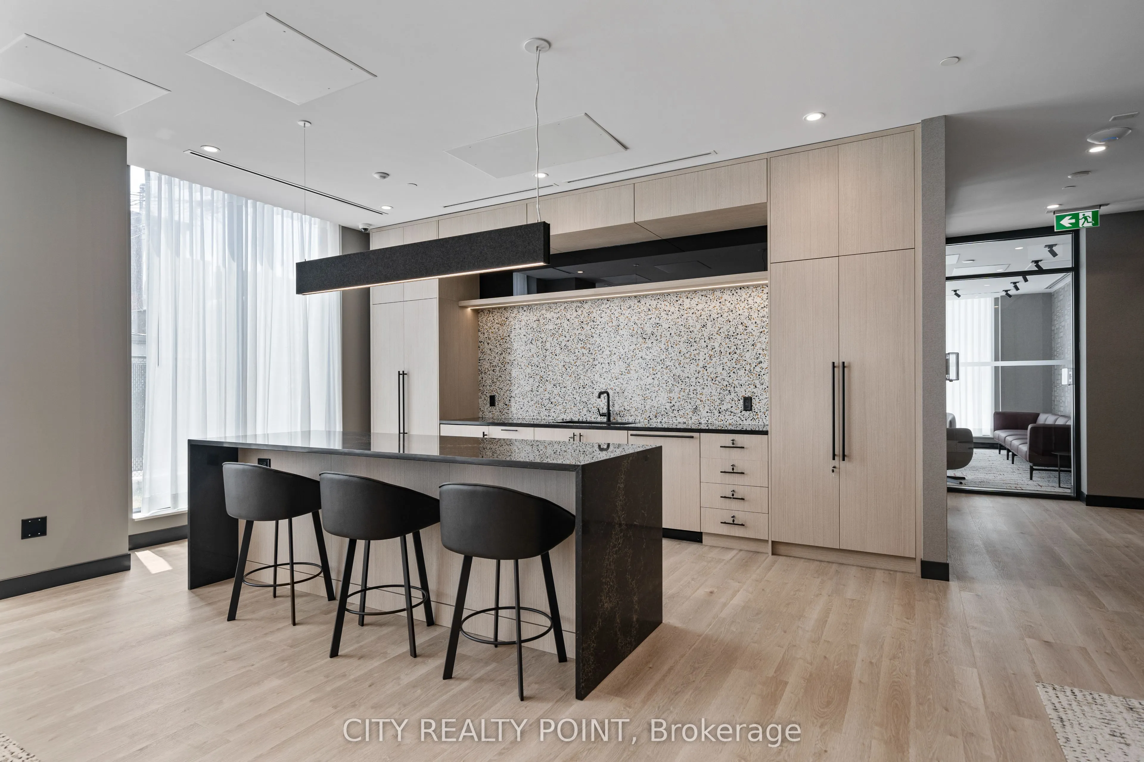 664 Spadina Avenue, #512