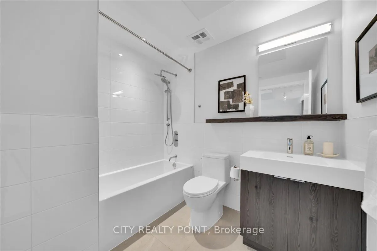 664 Spadina Avenue, #512