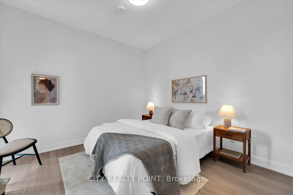 664 Spadina Avenue, #512