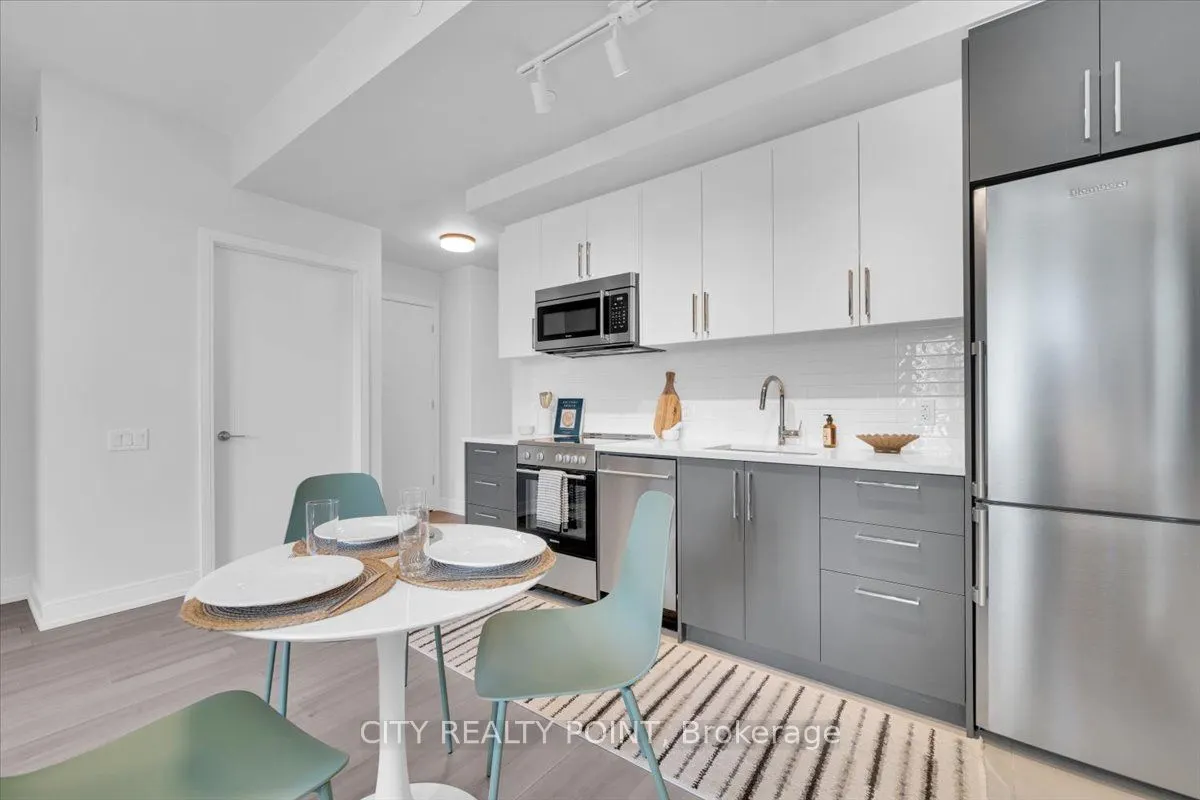 664 Spadina Avenue, #512