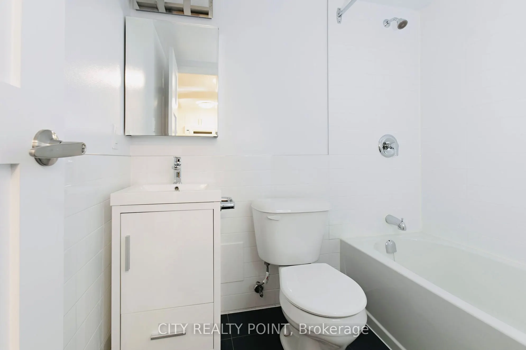 990 Avenue Road, #302