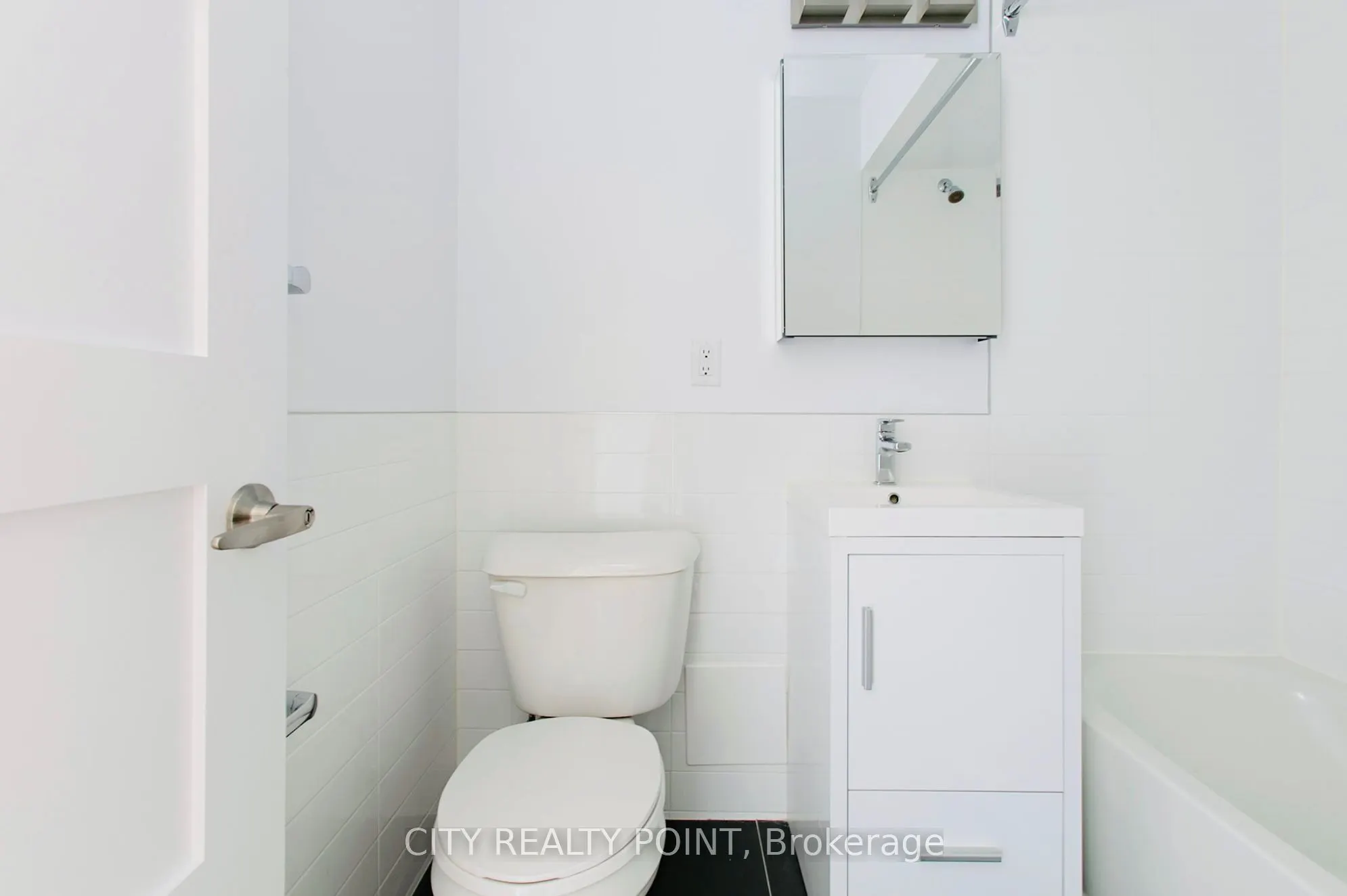 990 Avenue Road, #302