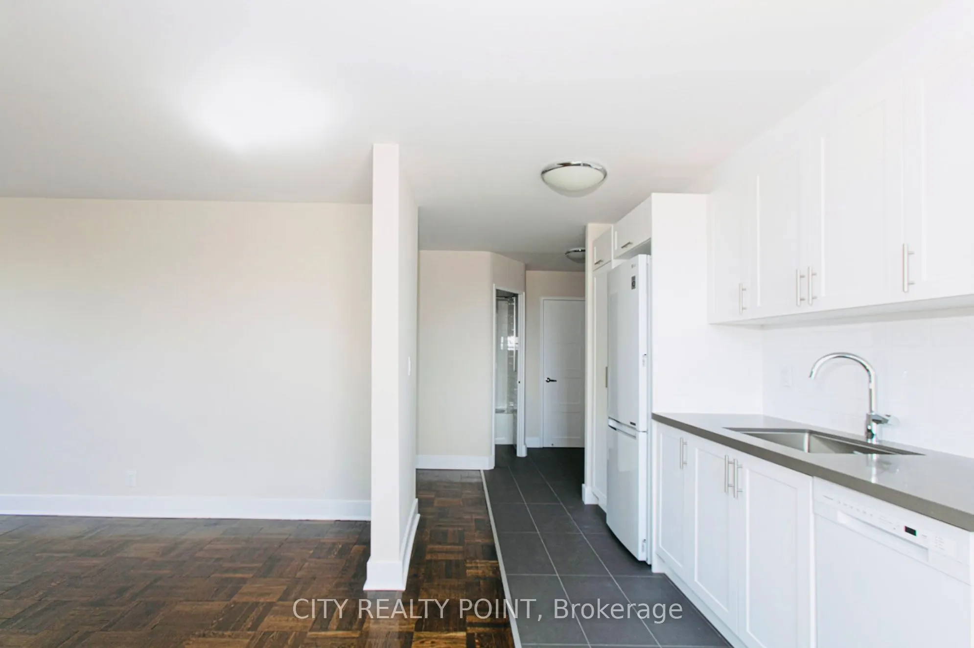 990 Avenue Road, #302