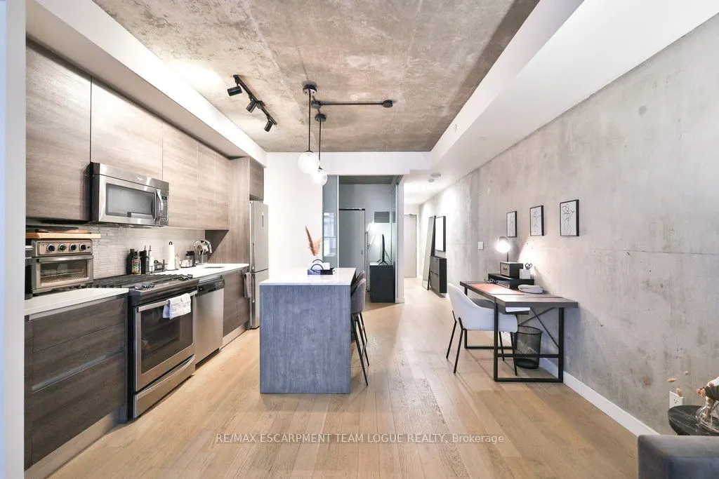 111 Bathurst Street, #416