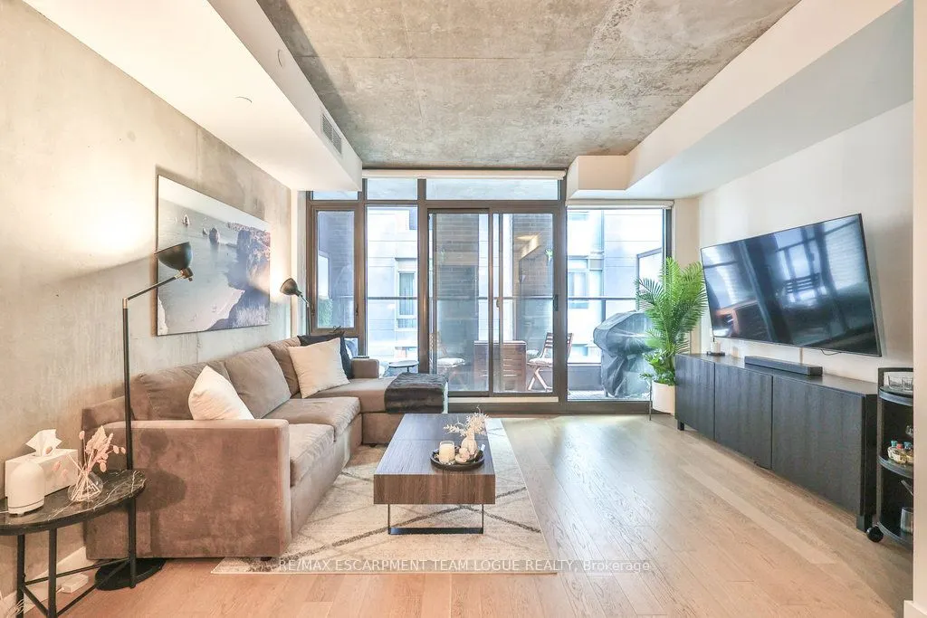 111 Bathurst Street, #416