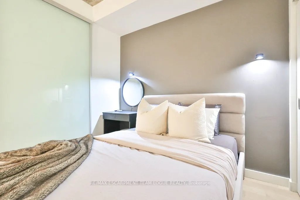 111 Bathurst Street, #416