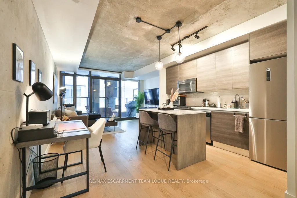 111 Bathurst Street, #416