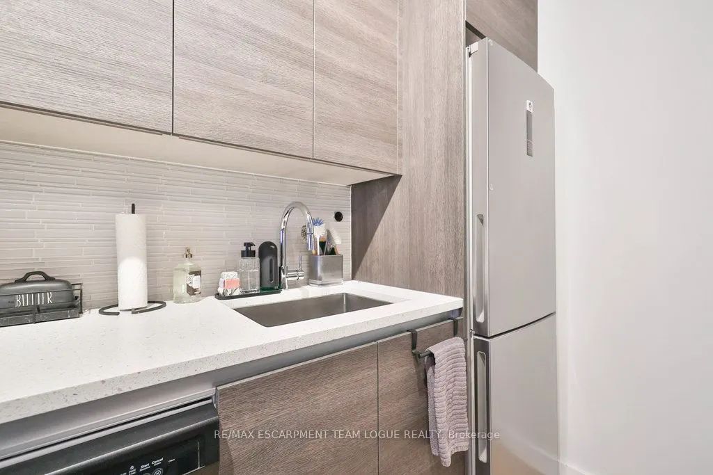 111 Bathurst Street, #416