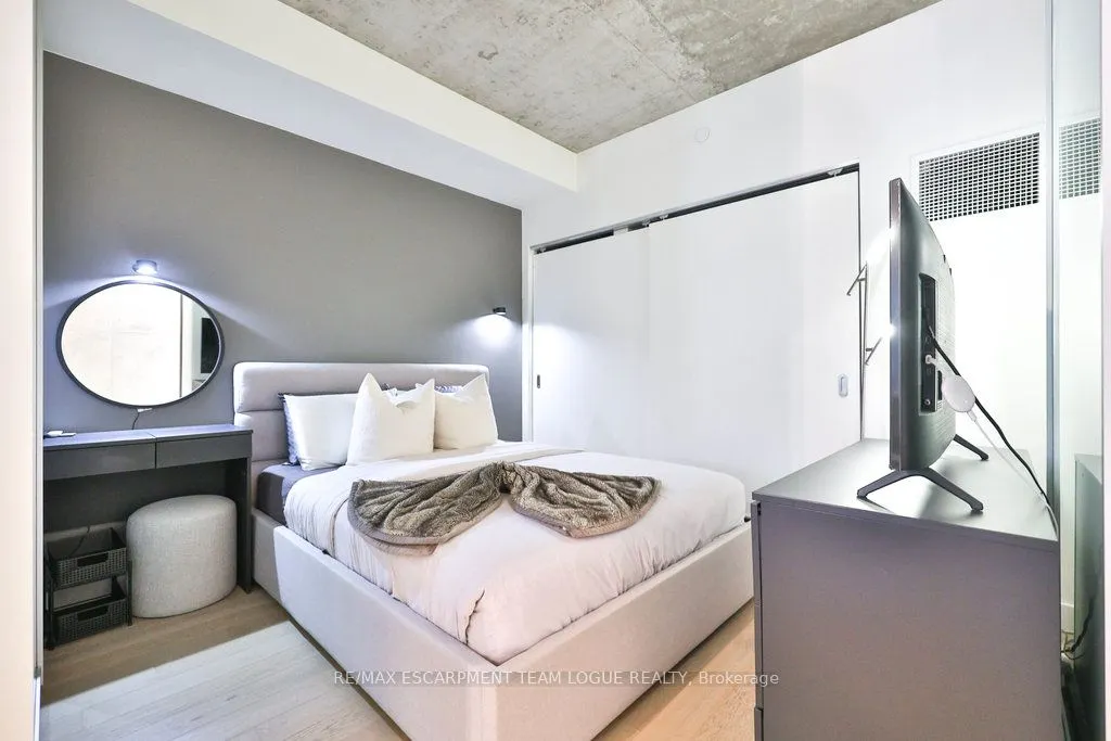 111 Bathurst Street, #416