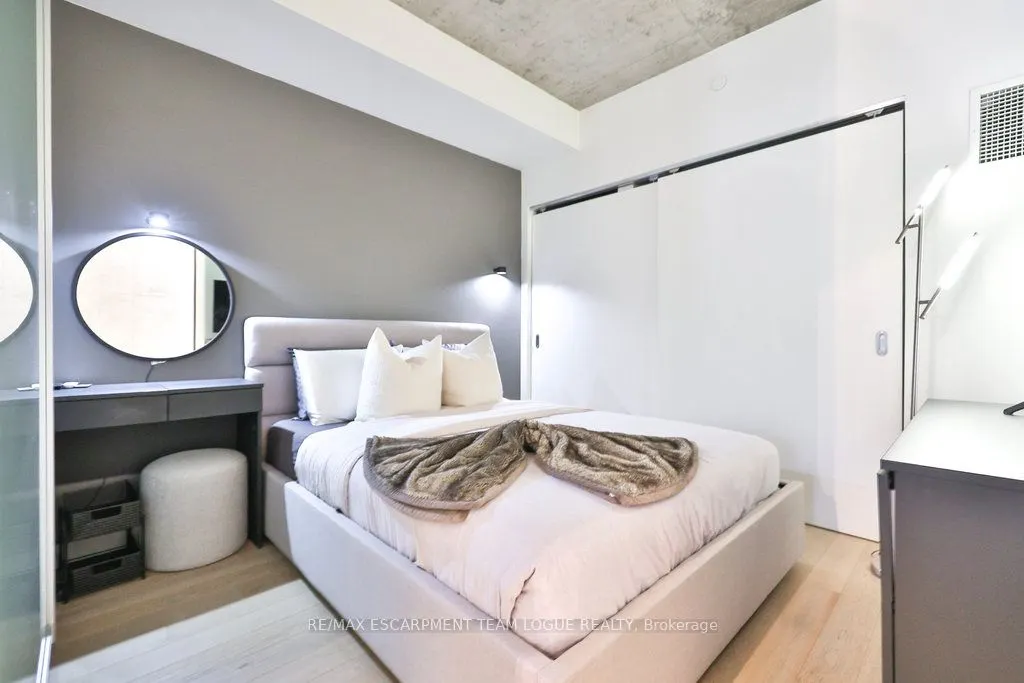 111 Bathurst Street, #416