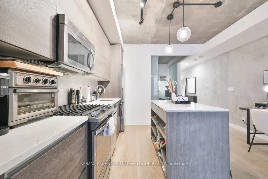 111 Bathurst Street, #416