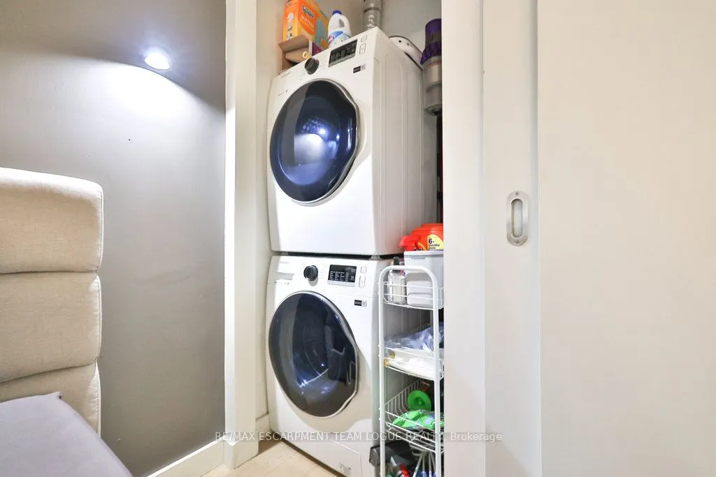 111 Bathurst Street, #416