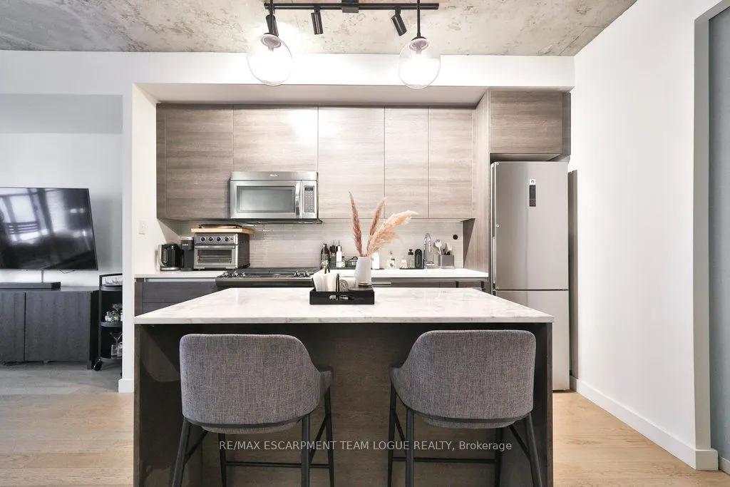 111 Bathurst Street, #416