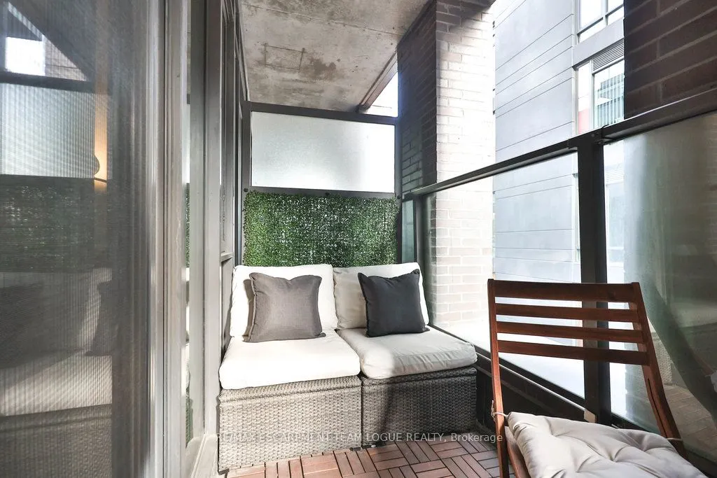 111 Bathurst Street, #416