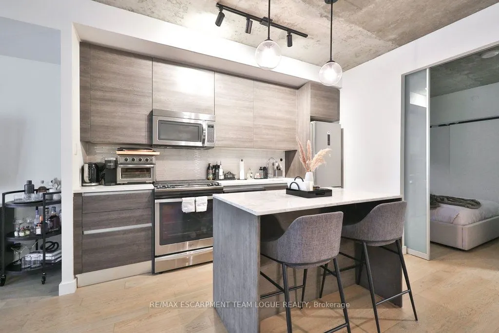 111 Bathurst Street, #416