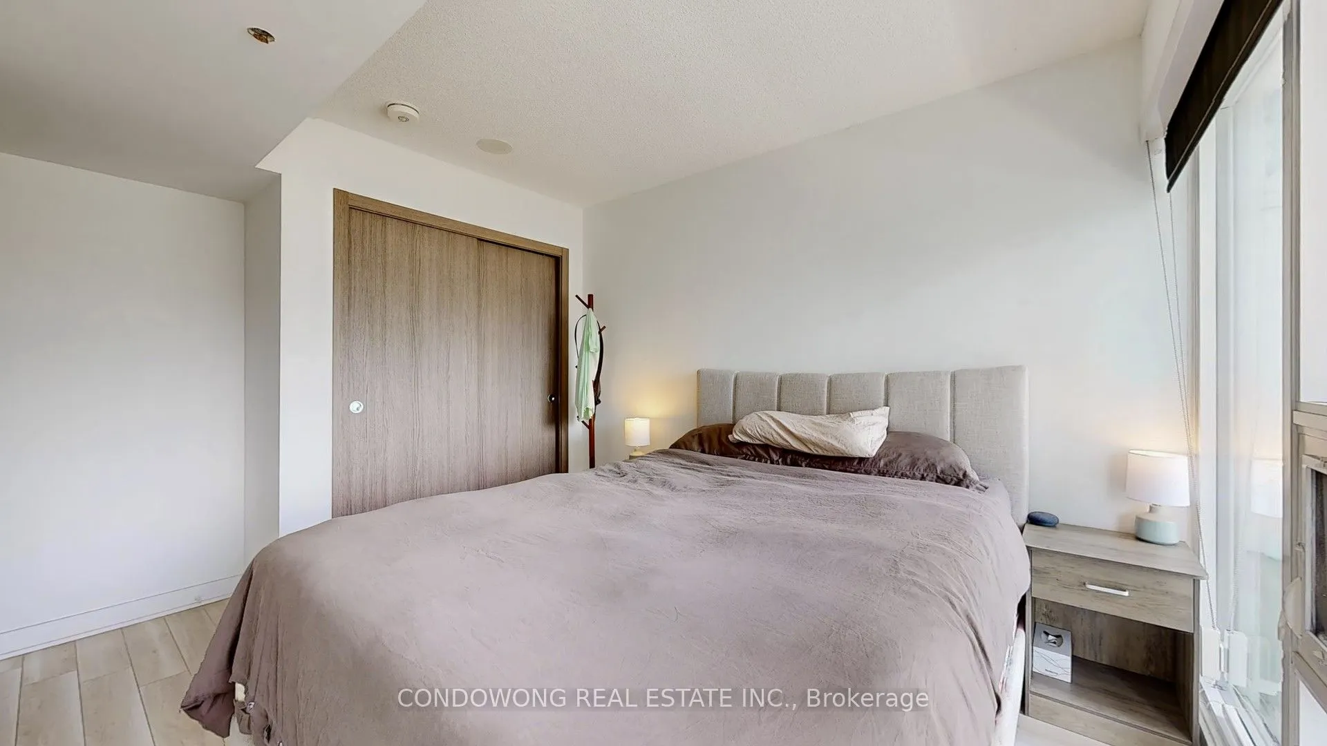 17 Bathurst Street, #911