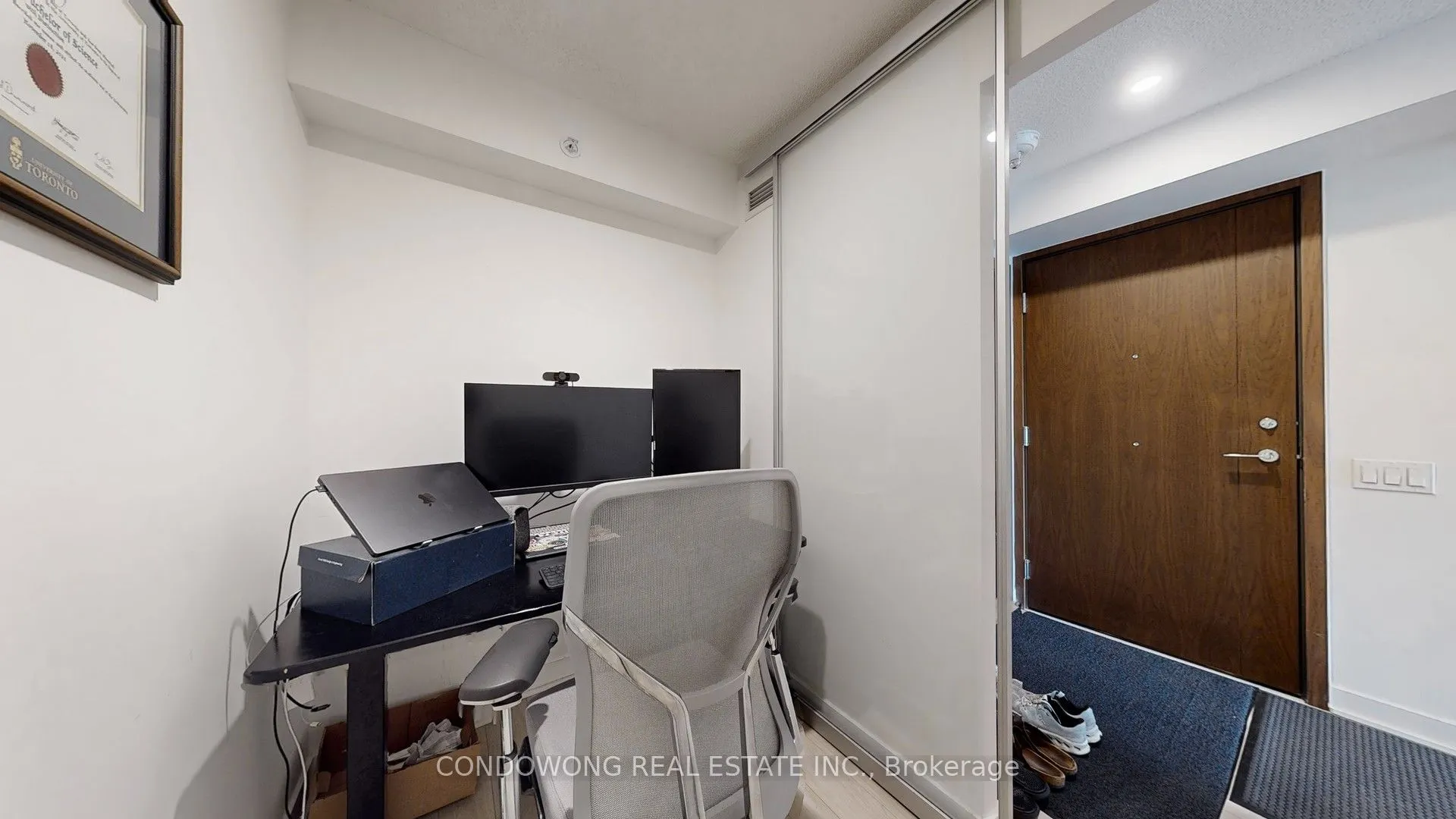 17 Bathurst Street, #911