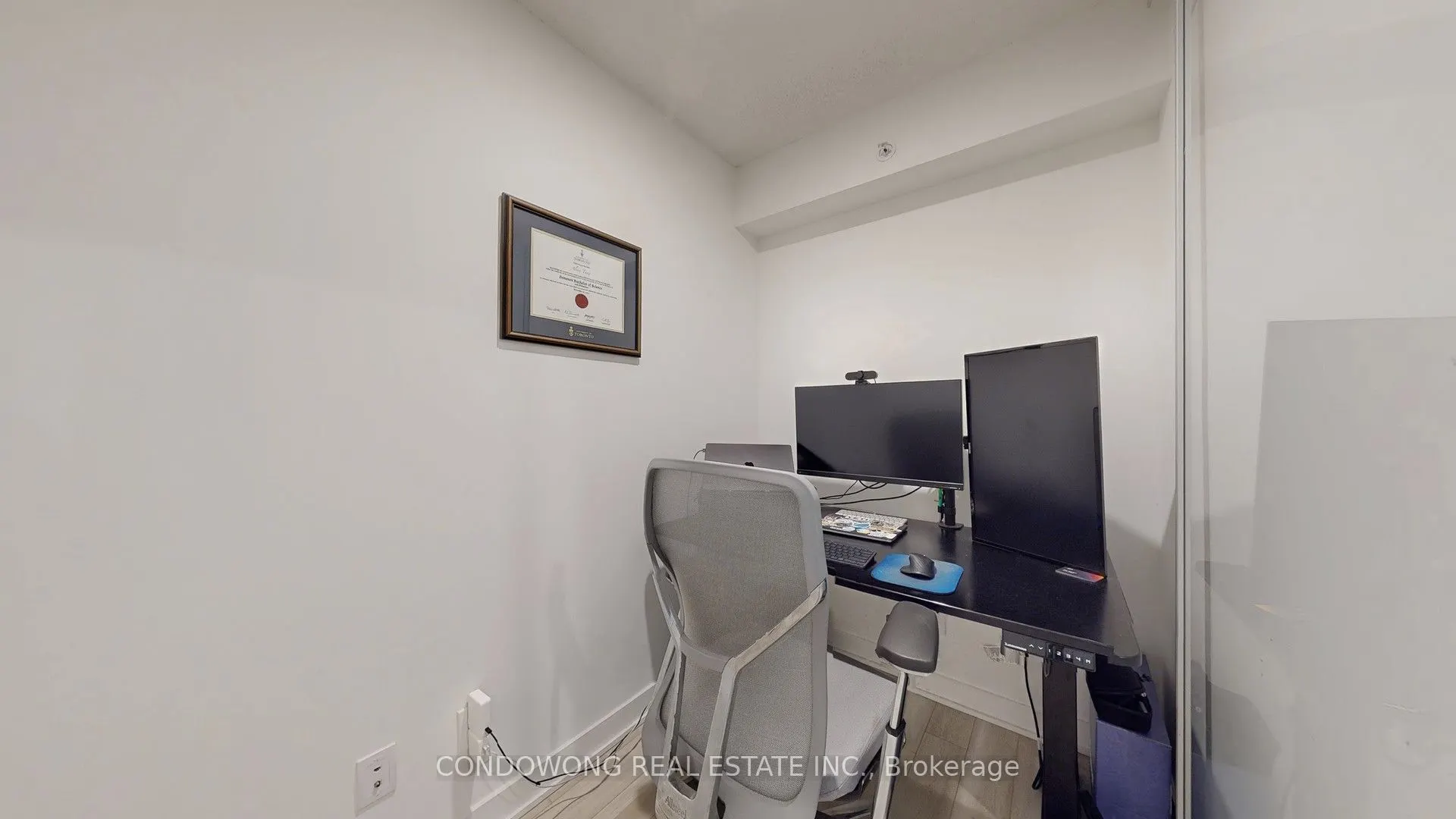 17 Bathurst Street, #911