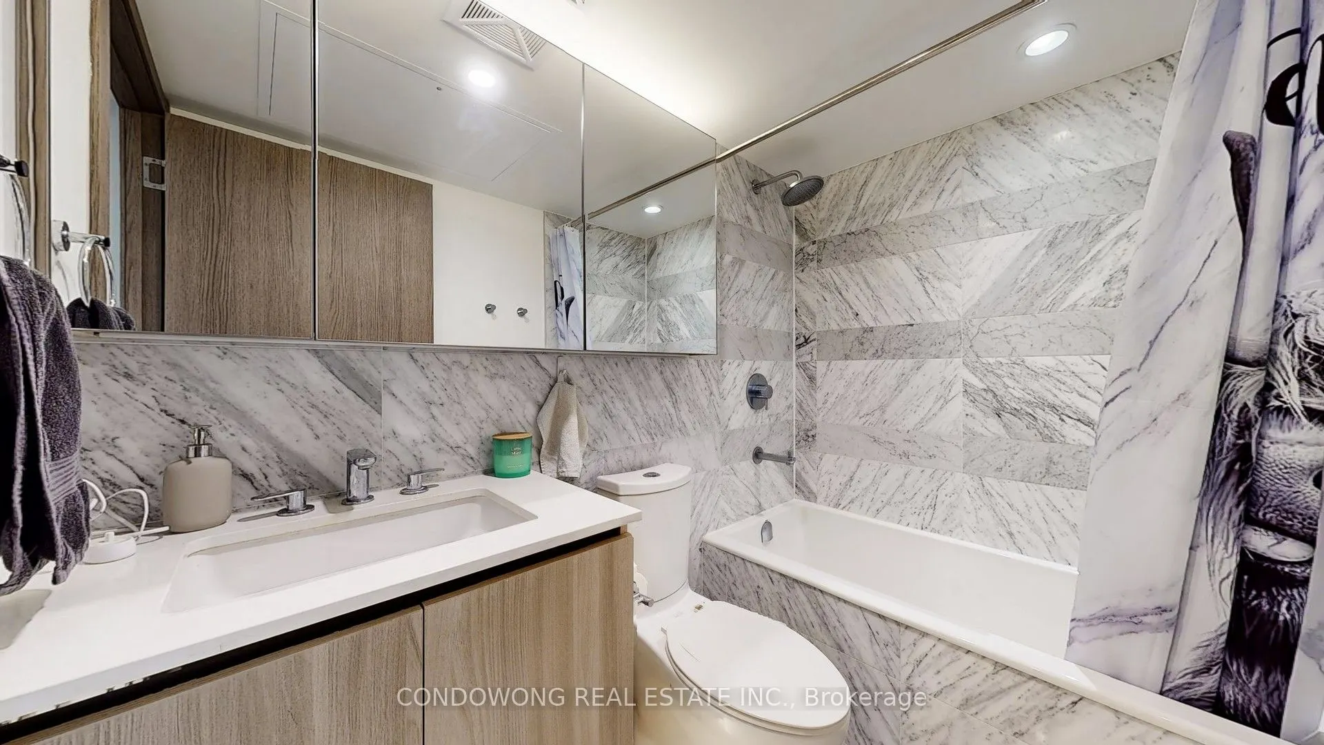 17 Bathurst Street, #911