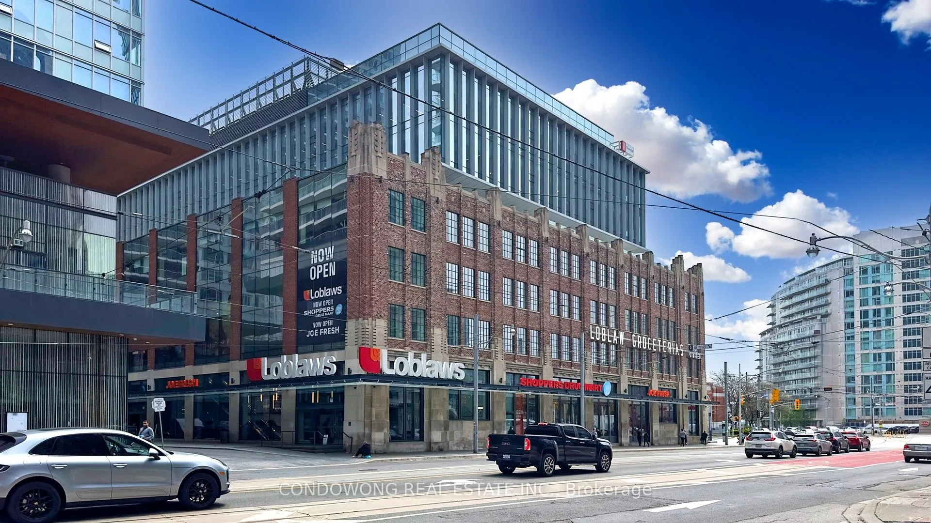 17 Bathurst Street, #911