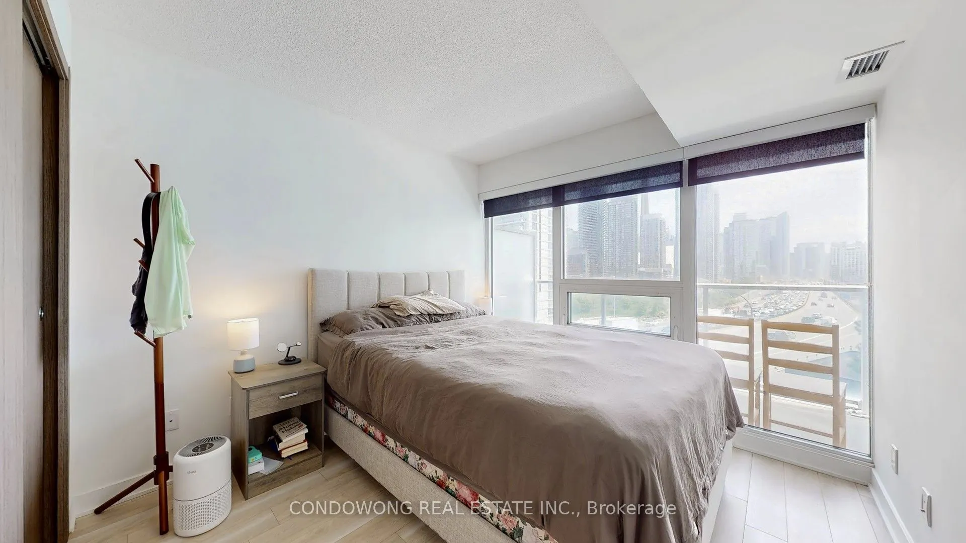 17 Bathurst Street, #911