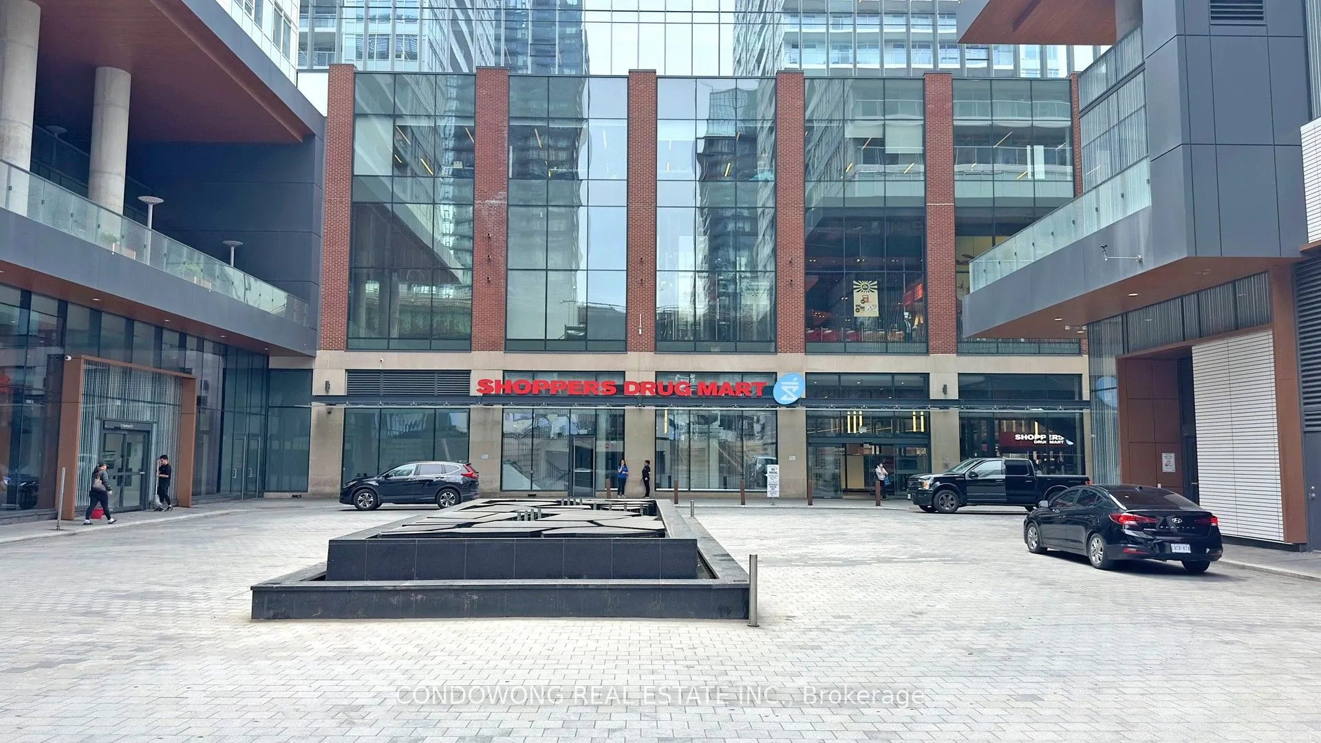 17 Bathurst Street, #911