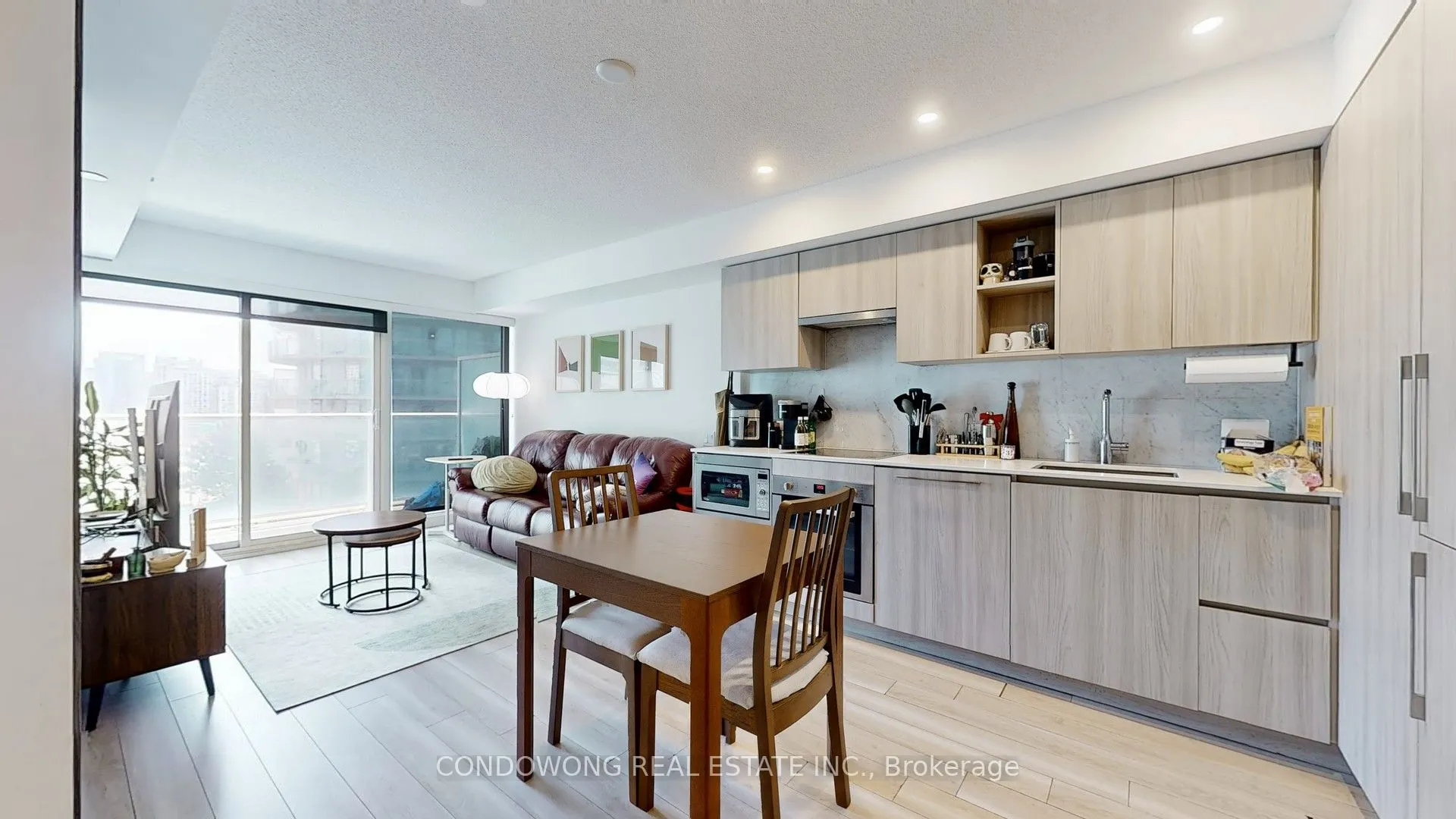 17 Bathurst Street, #911