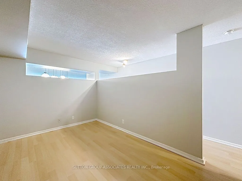 388 Richmond Street W, #419