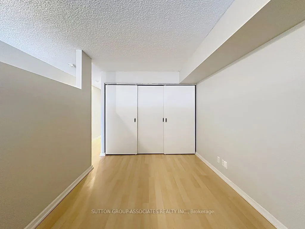 388 Richmond Street W, #419