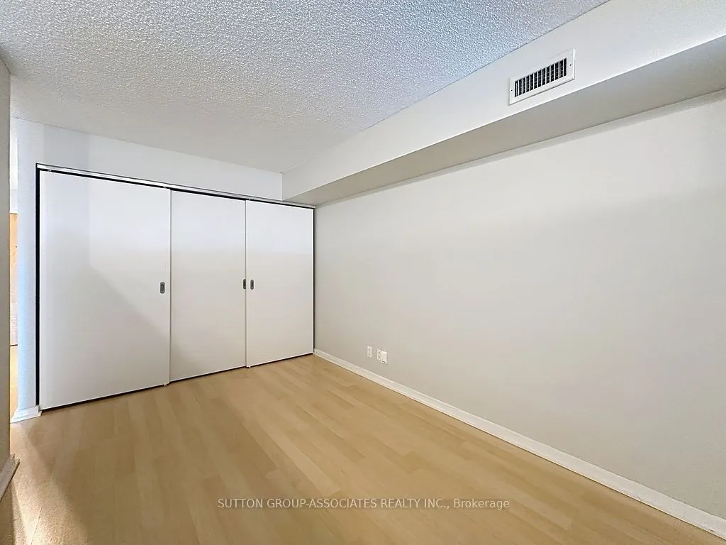 388 Richmond Street W, #419