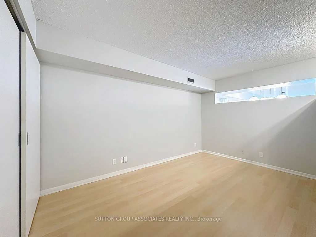 388 Richmond Street W, #419