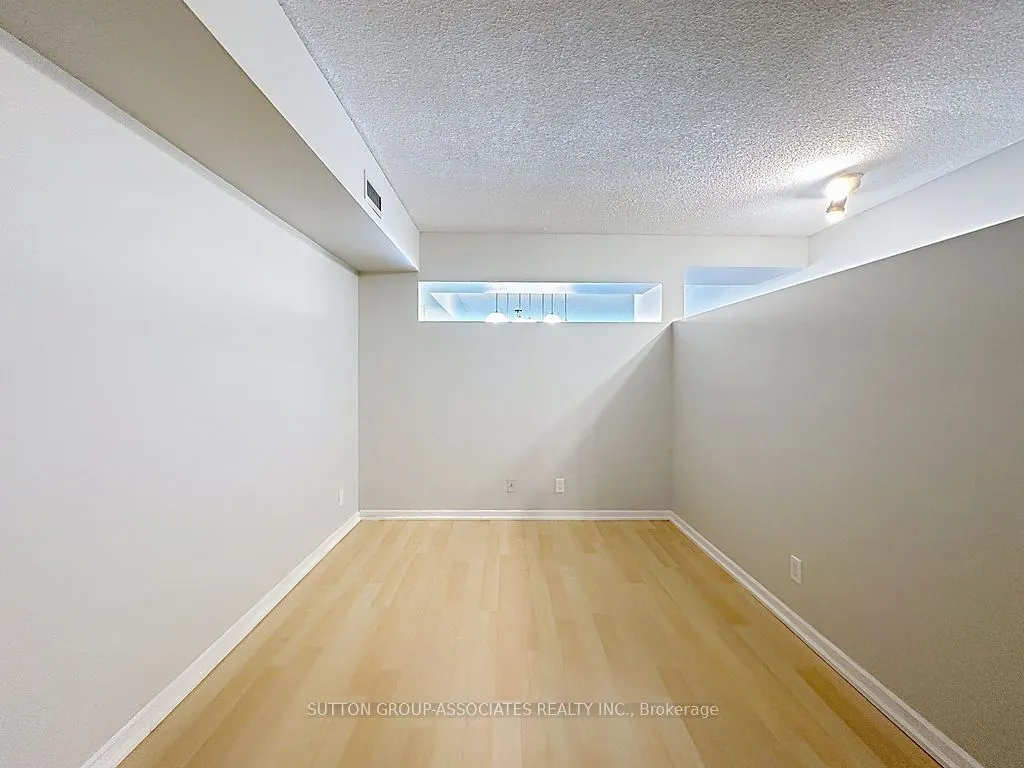 388 Richmond Street W, #419