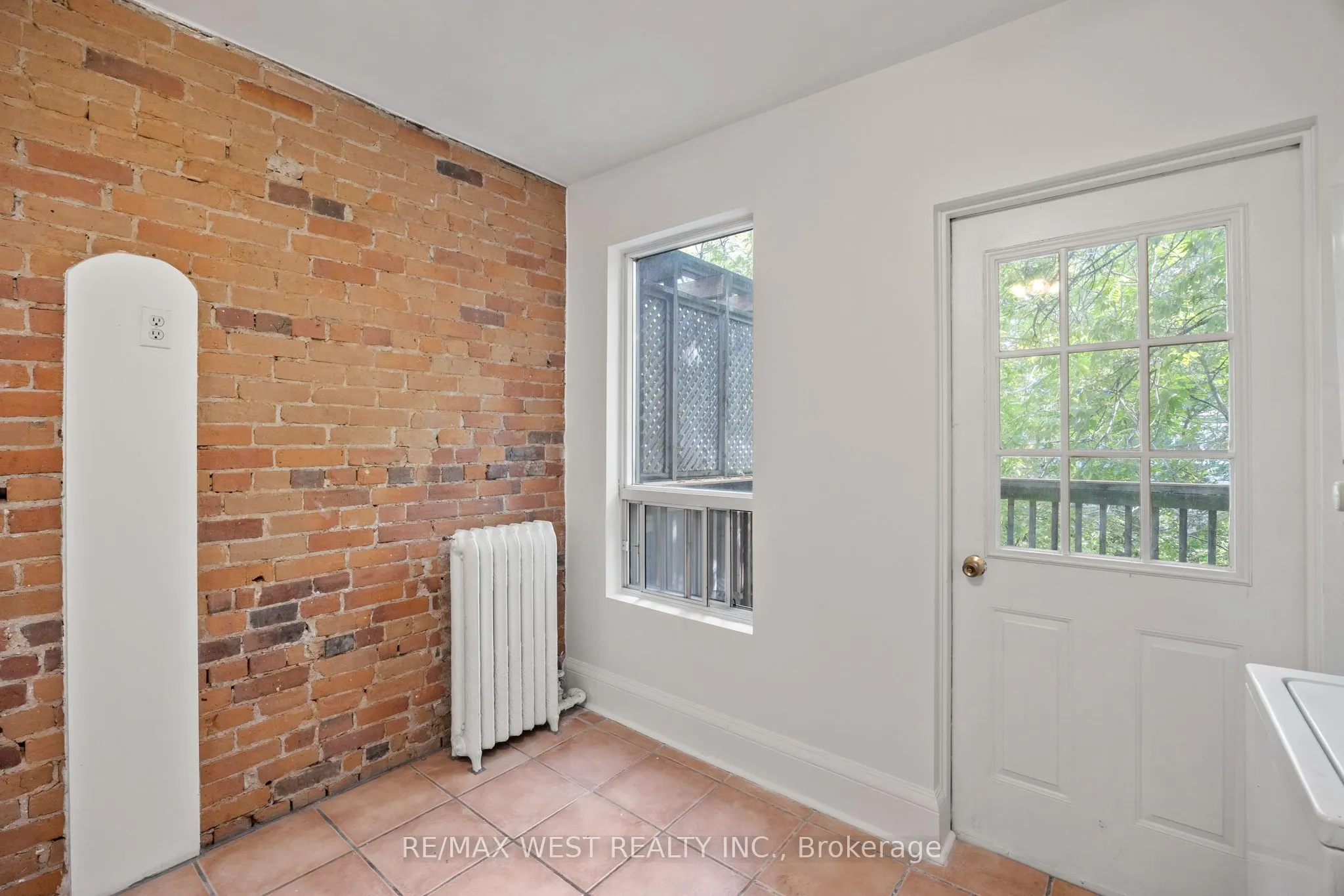 937 Bathurst Street