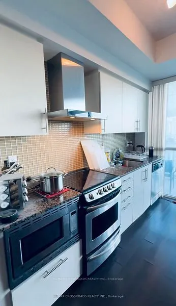 352 Front Street W, #1612