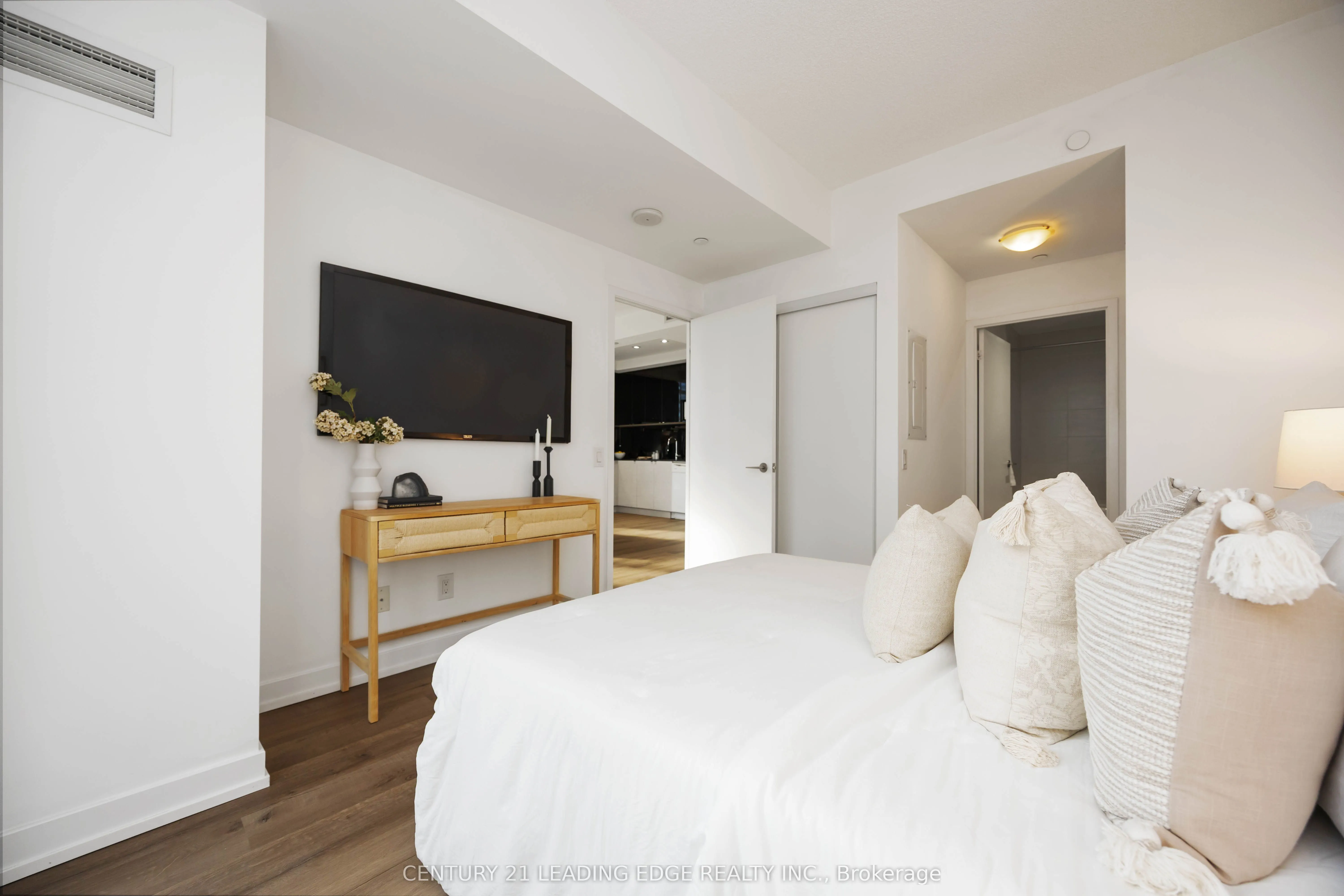 72 Esther Shiner Boulevard, #1106