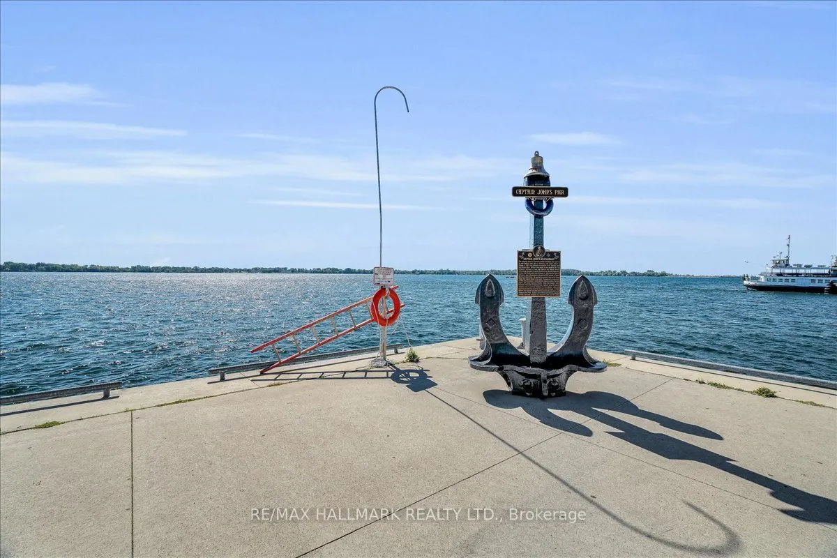 15 Queens Quay E, #311