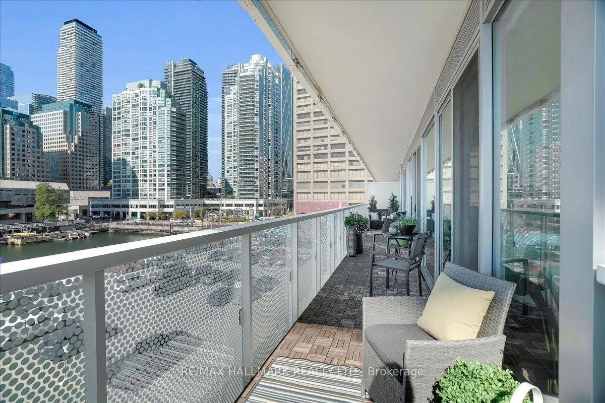 15 Queens Quay E, #311