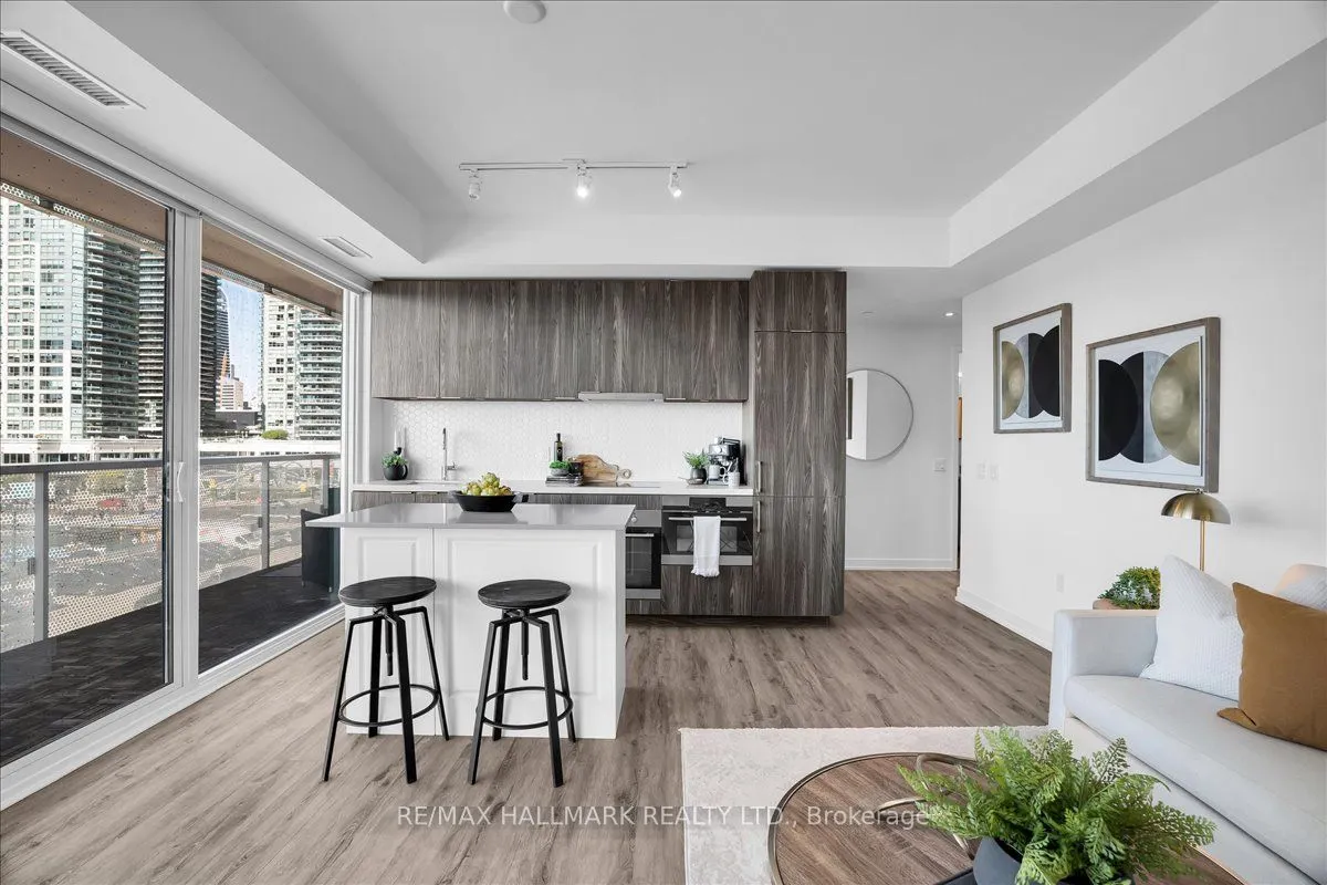 15 Queens Quay E, #311