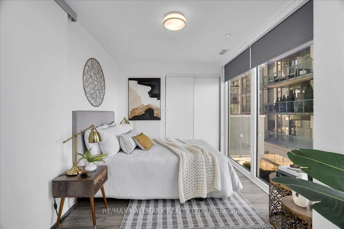 15 Queens Quay E, #311