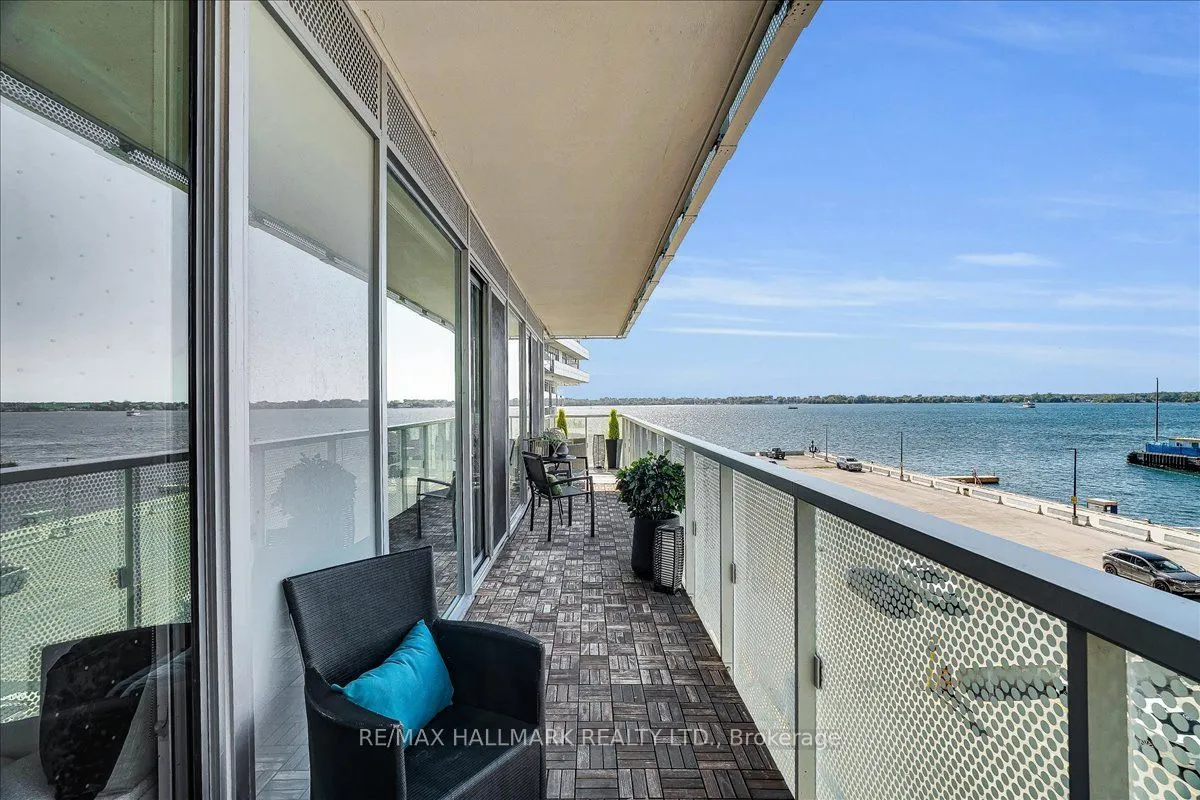 15 Queens Quay E, #311