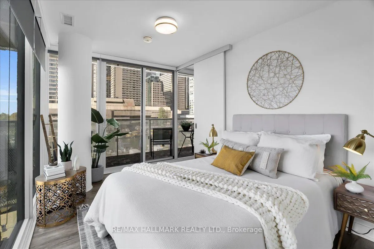 15 Queens Quay E, #311