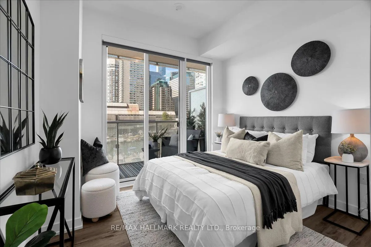 15 Queens Quay E, #311