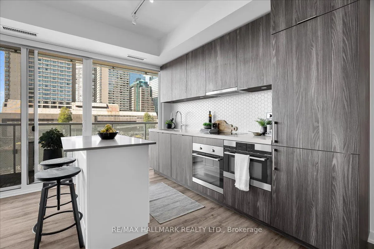 15 Queens Quay E, #311